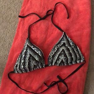 Super cute black and white bikini top!